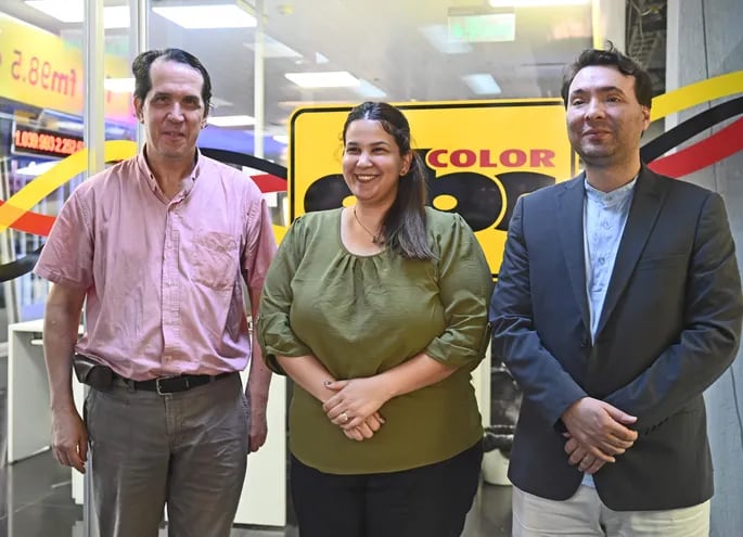 Diego Sánchez Haase, María Victoria Sosa y José Ariel Ramírez en su visita por la redacción de ABC.

FERNANDO ROMERO 22-04-24 ESPECTACULOS