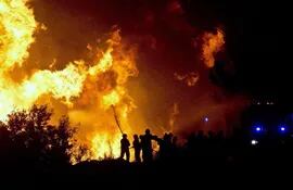 sigue-lucha-en-chile-contra-el-peor-incendio-de-la-historia-de-valparaiso-200132000000-1071443.jpg
