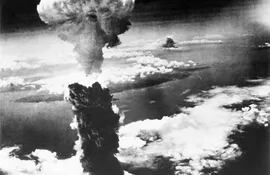 La bomba atómica explotó en Nagasaki, Japón, el 9 de agosto de 1945. Segunda Guerra Mundial.