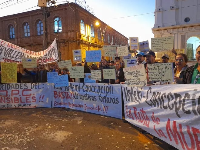 Pobladores e intendentes llegan a Asunción para exigir reparaciones de la ruta Concepción-Vallemi