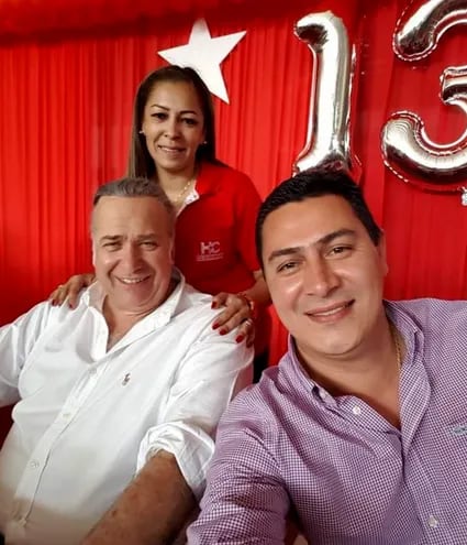 Laura Miers Espínola con el condenado Óscar González Daher (HC) y el candidato a intendente de Luque Carlos Echeverría (ANR).