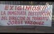 Con carteles frente a la Municipalidad de la ciudad de Caacupé, exigieron la destitución del Director del Tránsito.