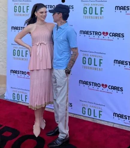 ¡Enamorados! Nadia Ferreira y Marc Anthony llegaron juntitos al torneo de golf de la Fundación Maestro Cares.