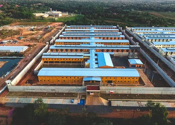 Vista de las cárceles de alta seguridad de Emboscada, que junto a las de Minga Guazú, tiene 3.960 plazas, es decir, cada centro tendría capacidad para albergar a 1.320 personas.