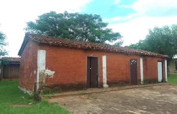 El viejo pabellón de tres aulas de la escuela San José de Arroyo Guazú de Santaní ya no está en condiciones para ser utilizado