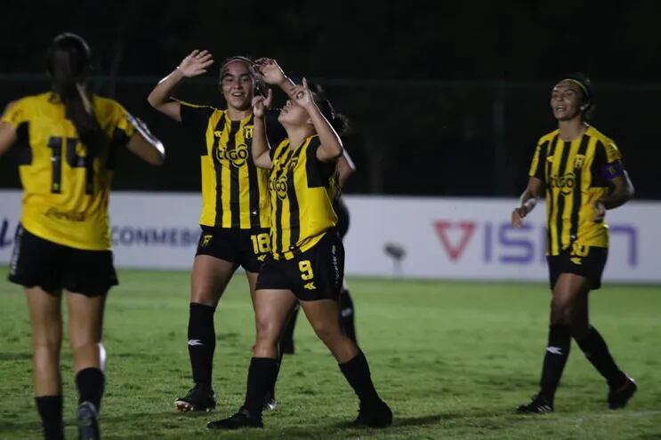 En la última jornada, Guaraní, líder de la Primera, goleó 8-1 a Tacuary FBC