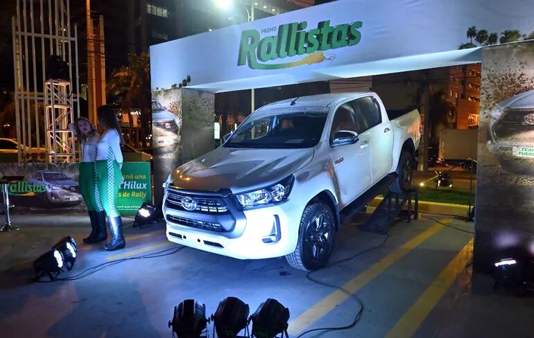 El premio principal de la promo Rallistas de Petrobras es esta  camioneta Toyota Hilux 2022 0Km, que sorteará Petrobras.