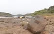 Imagen del río Paraná, afectado por la bajante, en zona de Ciudad del Este,