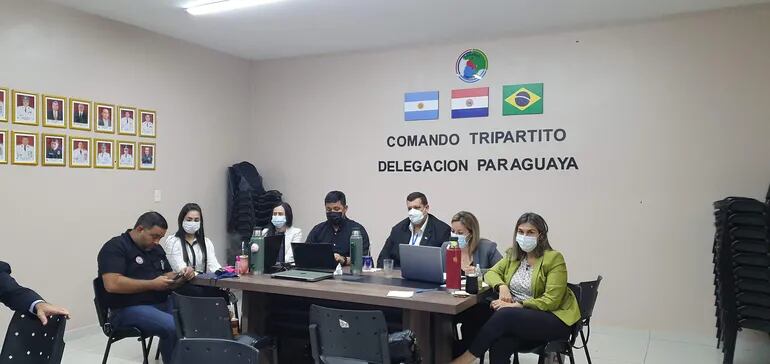 Representantes de varias institución durante la reunión en la sede del Comando Tripartito.