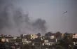El humo se eleva después de un ataque aéreo israelí en Rafah, sur de la Franja de Gaza.