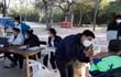 Brigadas sanitarias de la XVl región aguardan la llegada de adolescentes con patología de base para su vacunación en el Chaco.