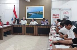 Los intendentes de Alto Paraná se reunieron para pronunciarse en contra del proyecto de centralizar el amuerzo escolar.