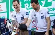 Gustavo Saba (i) y Fernando Mussano, co-piloto, en la entrega de premios del Rally de Paraguarí 2022.