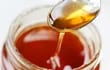 La miel es reconocida por sus propiedades antibacterianas, siendo una fuente rica en antioxidantes y nutrientes esenciales.