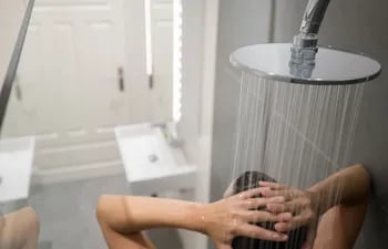 Un estudio de la Universidad de Harvard estableció la frecuencia óptima de las duchas.