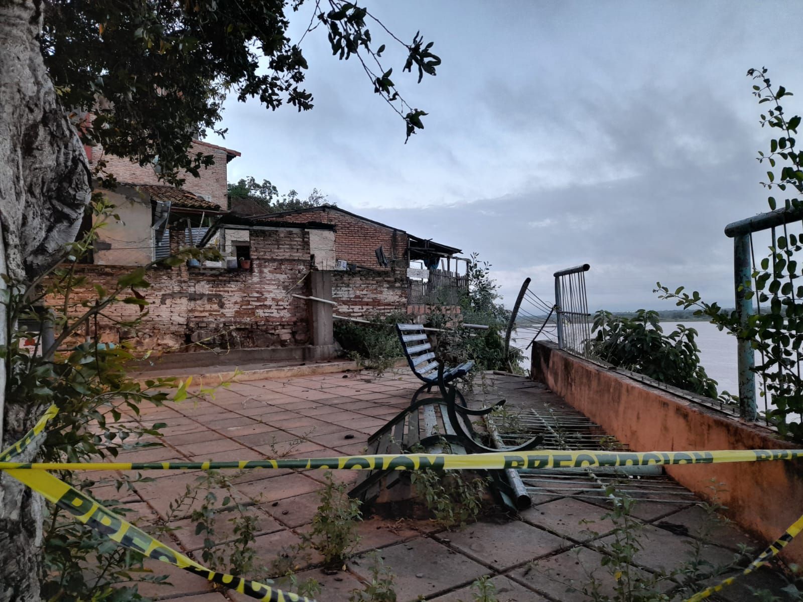 El mirador de Ita Pytã Punta sigue en estado de abandono tras la caída de una mujer en enero.