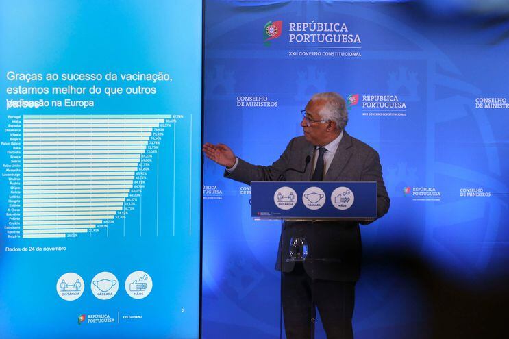 El primer ministro portugués Antonio Costa anuncia las nuevas medidas contra el coronavirus.