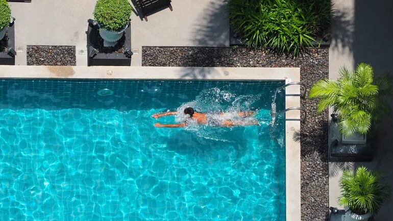 Salud emitió recomendaciones para disfrutar de chapuzones en la piscina, de manera segura