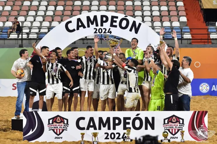 Libertad se coronó en el Torneo Apertura de la Superliga de Fútbol Playa, ganando todas las etapas del certamen.