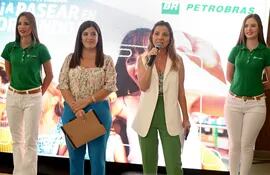 Martha Fernández, gerente de Estaciones de Servicios, y Marcela Torreani, gerente de marketing de Nextar, licenciataria de Petrobras en Paraguay.