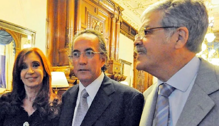 Óscar Thomas, acompañado por Cristina Fernández y Julio de Vido (foto de Archivo).