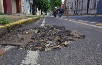 Hay bicisendas en mal estado sobre Iturbe, Palma, Mariscal López y otras calles y avenidas de Asunción.