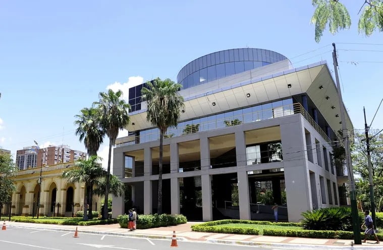 Fachada del Palacio Legislativo, en Asunción.