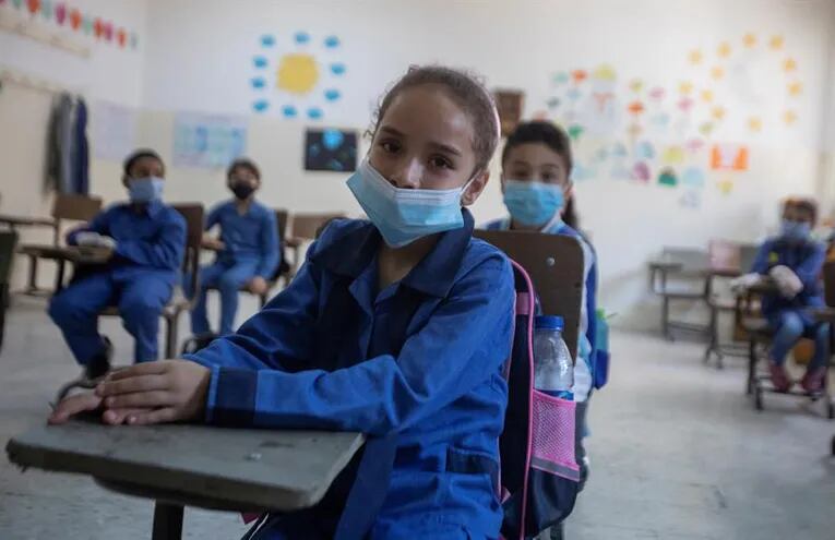 No es obligatorio el uso de tapabocas en las escuelas, según aclaró el Ministerio de Educación. Sin embargo, se recomienda, debido al incremento de contagios de virus respiratorios.