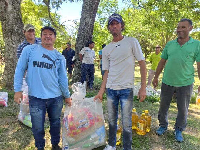 Pescadores de Pilar, reciben kits de víveres por parte del Gobierno Nacional.