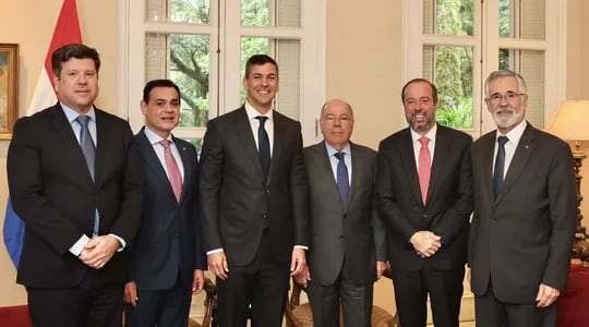 Javier Giménez, Rubén Ramírez, Santiago Peña, Mauro Vieira, Alexandre Silveira y José Marcondes de Carvalho, en la reunión del 16 de abril, en la que  habrían negociado el acuerdo.