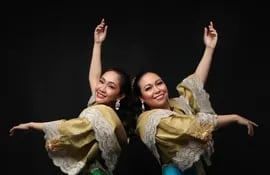 El dúo de cantantes filipinas The Nightingales.
