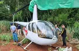 Helicóptero robado en Brasil fue hallado en Capitán Bado.