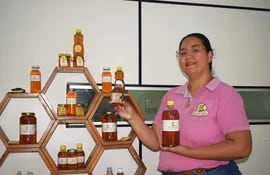 Preparan más de 1.000 kilos de miel de abeja en diversas presentaciones.