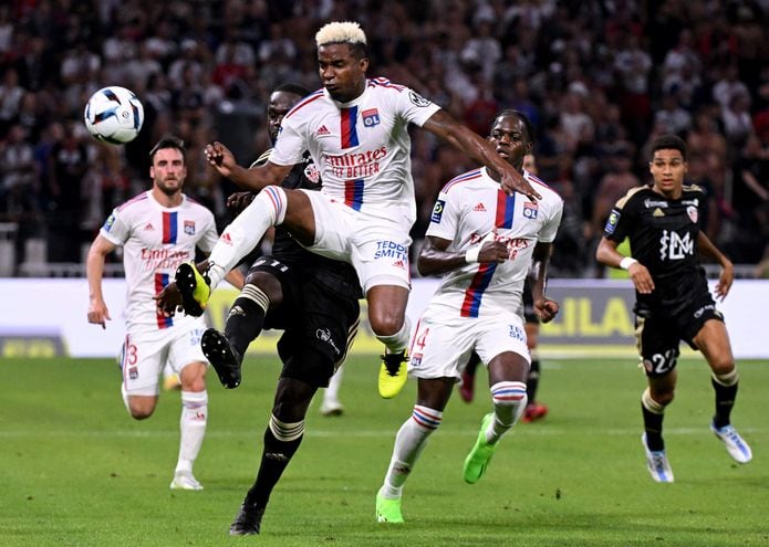 El Lyon debutó ganando en la liga de Francia.
