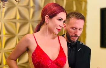 Vanessa Añez y Noel Schajris, en un instante de la grabación del videoclip de "Todavía".