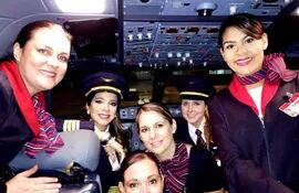 las-componentes-de-la-tripulacion-del-primer-vuelo-comandado-exclusivamente-por-mujeres-paraguayas--162914000000-1312114.jpg