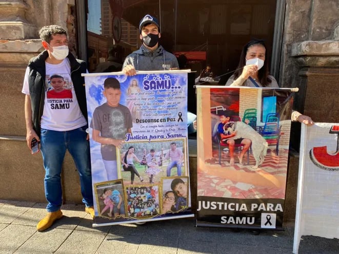La última manifestación de la que participó Obdulio Moreira (i) fue a inicios de este mes frente al Jurado de Enjuiciamiento de Magistrados.