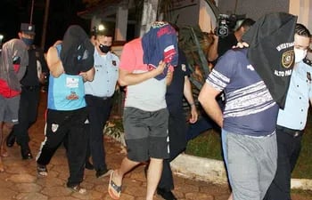 Policías detenidos y acusados de extorsión en Torín.