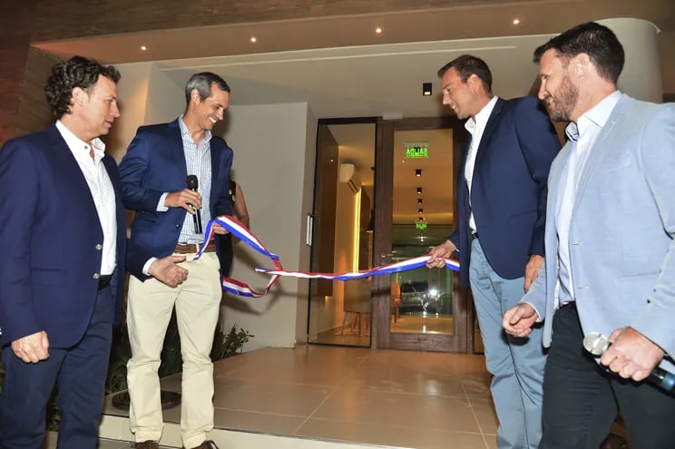 Fabrizio Bibolini, Eduardo Quiroga y Santiago Llano inauguraron el primer edificio del complejo Boulevard Plaza Pinedo.