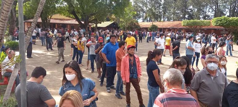 Masiva concurrencia en los locales de votaciones del departamento de Caaguazú.