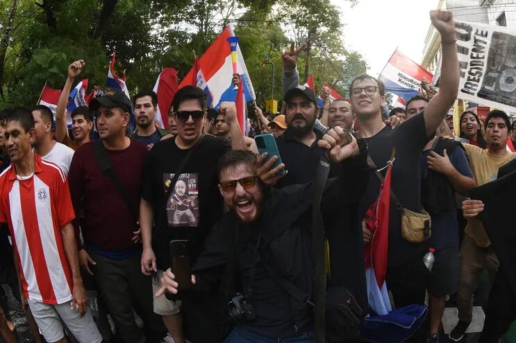 Manifestación de seguidores de Paraguayo Cubas.