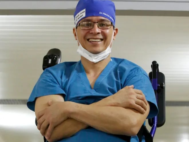 Dr. Hector Herrera medico cirujano en medicina bariatrica en el Hospital Nacional