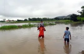 numerosos-barrios-del-distrito-de-san-lazaro-dpto-de-concepcion-fueron-afectados-por-las-intensas-lluvias-registradas-desde-el-miercoles-pasado--212118000000-1061638.jpg