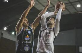 Franco Benítez, de San José y Guillermo Araújo, de Olimpia, protagonistas de la segunda etapa del torneo Clausura de la Liga Nacional, que se inicia esta noche.