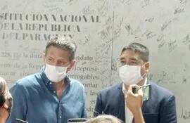 Guillermo Cortés y Eduardo Nakayama (d), en rueda de prensa ayer en el PLRA.