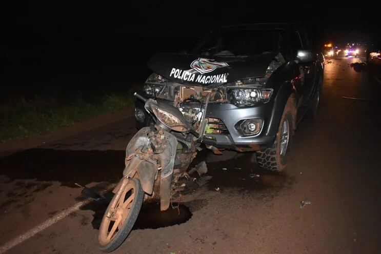 Patrulla de la Policía Nacional atropelló una motocicleta y dejó dos personas fallecidas en el departamento de Amambay