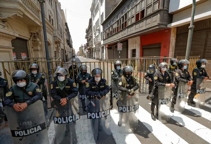 Policía de Perú niega uso de perdigones y detenciones arbitrarias en protesta - Mundo - ABC Color
