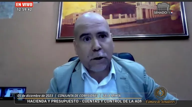 Facundo Salinas, presidente de Fepasa, explicó detalles del proyecto del tren de cercanías ante los Senadores, en la siesta de este martes 5 de diciembre.