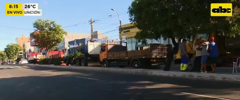 Camiones apostados en la avenida Eusebio Ayala casi De la Victoria, en Asunción