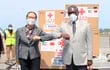 GRAF6007. MALABO (GUINEA ECUATORIAL), 11/02/2021.- El vicepresidente de Guinea Ecuatorial, Teodoro Nguema Obiang Mangue (d), junto a la embajadora de China, Qi Mei (i), durante la recepción de las 100.00 dosis de vacunas de la empresa estatal china Sinopharm en el Aeropuerto de Malabo, como parte de una donación del Gobierno de China.